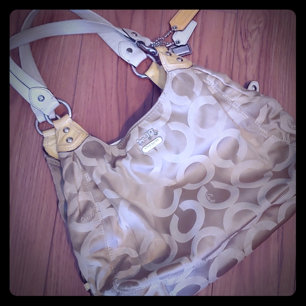 Beautiful Coach bag "Madison Maggie"